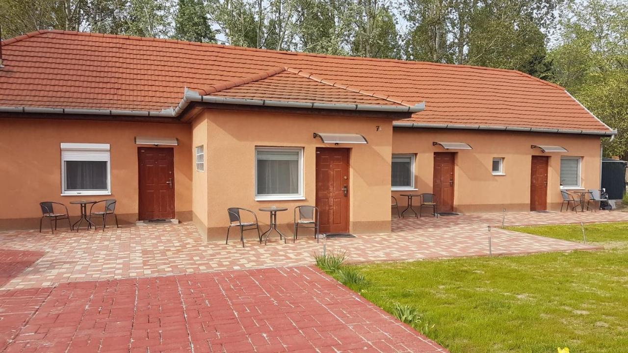 Angyal Apartman Черкеселе Екстер'єр фото